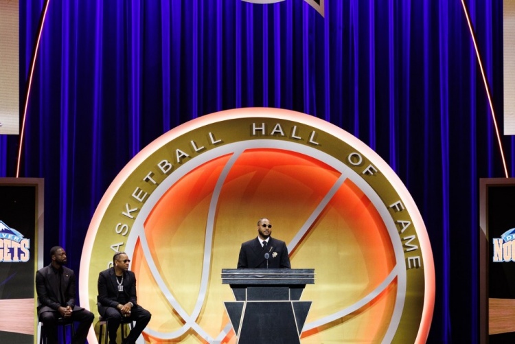 开云体育APP官网-韦德致敬瓜哥：或许生来背负磨难 但你用坚持书写了胜利的篇章！